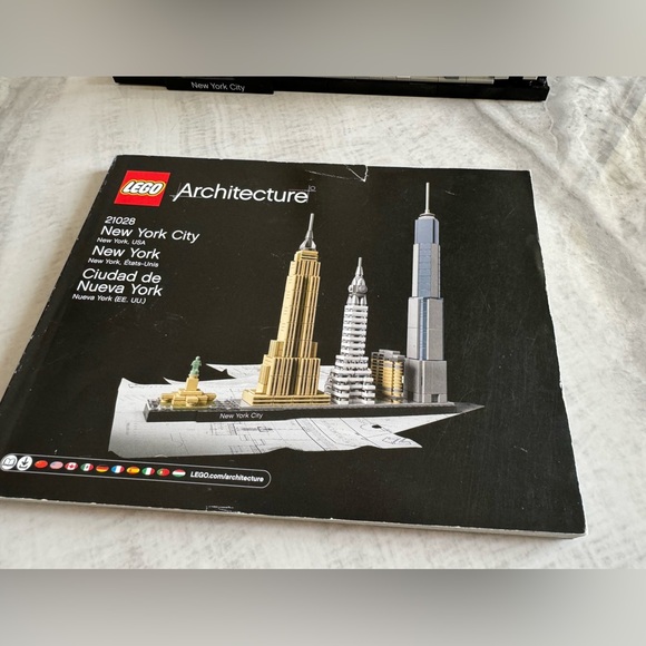 21028 LEGO Architecture Skylines New York City - Picture 2 of 4